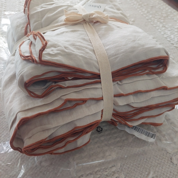 NWT- Quince European Linen Embroidered Duvet Cover & Shams! King/ Cal King(726) - Picture 12 of 14